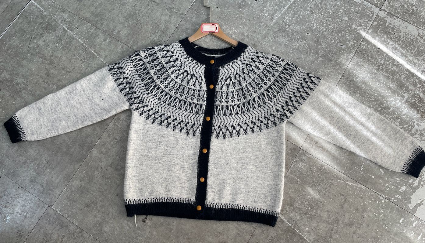 Women's Patterned Button-Front Cardigan - Loose Fit Crew Neck